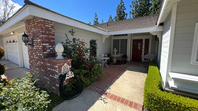 1854 N Carlsbad St in Orange, CA - Foto de edificio - Building Photo