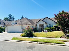 2450 Magill Ave in Clovis, CA - Building Photo