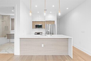 6025 JFK Blvd E in West New York, NJ - Building Photo