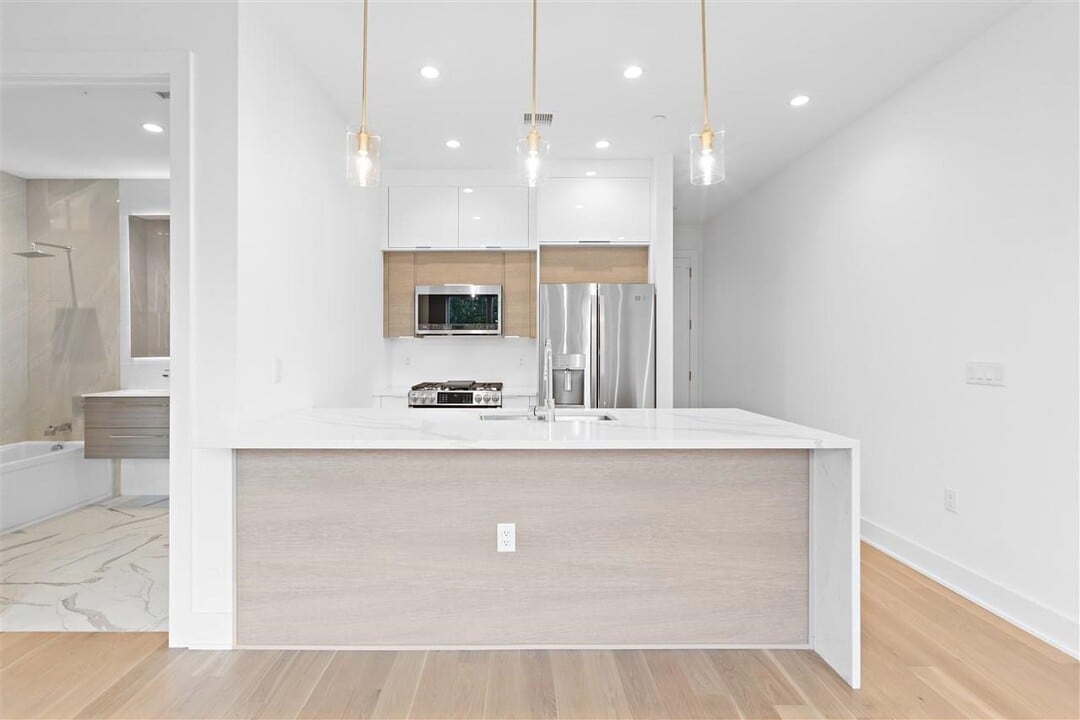 6025 JFK Blvd E in West New York, NJ - Building Photo
