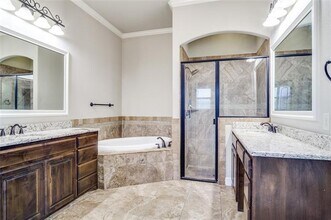 302 Oar Wood Dr in Granbury, TX - Building Photo - Building Photo