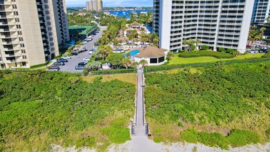 3000 N Ocean Dr in Riviera Beach, FL - Building Photo - Building Photo