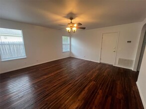 293 Leonardo in Kyle, TX - Building Photo - Building Photo