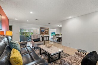 6916 W Country Club Dr N in Sarasota, FL - Building Photo - Building Photo