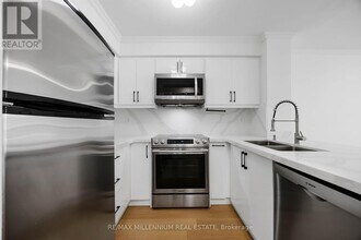 942-942 Yonge St in Toronto, ON - Building Photo - Building Photo