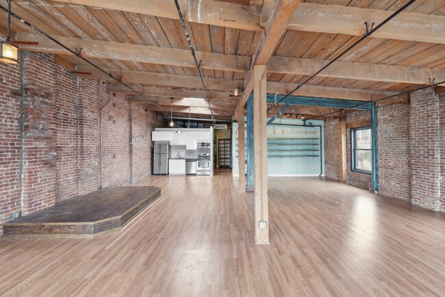 The Newberry Lofts / Artist Loft Apartments in Los Angeles, CA - Foto de edificio - Building Photo