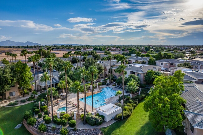 Desert Breeze Villas in Phoenix, AZ - Foto de edificio - Building Photo