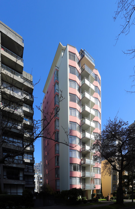 La Carina Apartments in Vancouver, BC - Building Photo