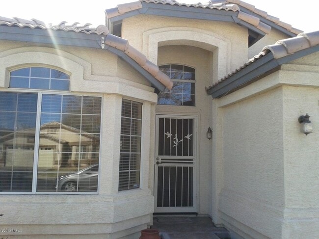 143 W Smoke Tree Rd in Gilbert, AZ - Foto de edificio - Building Photo