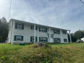 34 Bradbury Rd in New Milford, CT - Building Photo