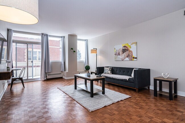 1272 Rue Redpath-Crescent in Montréal, QC - Building Photo - Building Photo