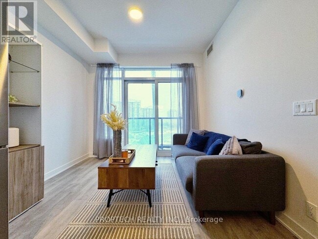 50 Upper Mall Wy in Vaughan, ON - Building Photo - Building Photo