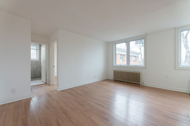 330 Chisholm Ave in Toronto, ON - Building Photo - Building Photo