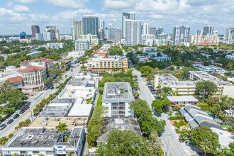 Las Olas Manor in Fort Lauderdale, FL - Building Photo - Building Photo