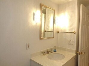 131 Coolidge Ave, Unit 112 in Watertown, MA - Building Photo - Building Photo