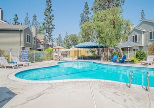 6638 Clybourn Ave, Unit 41 in North Hollywood, CA - Building Photo - Building Photo