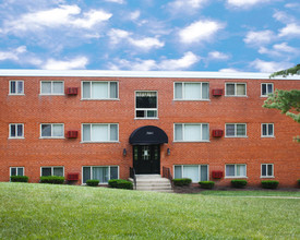 Crown Court Apartments in Florence, KY - Building Photo - Building Photo