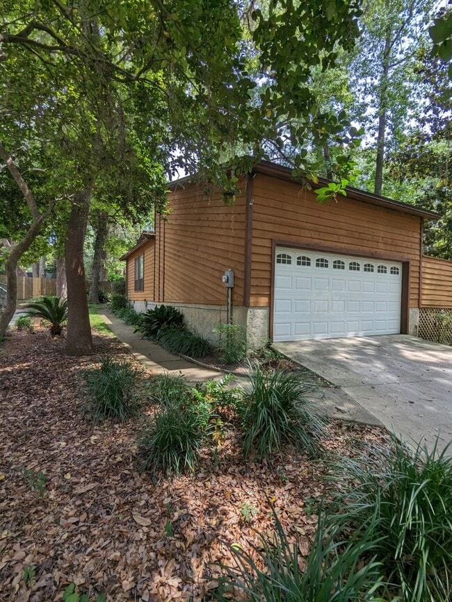 2983 Bay Shore Dr in Tallahassee, FL - Building Photo - Building Photo