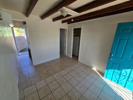 2866 N Alvernon Way, Unit 2866 in Tucson, AZ - Building Photo