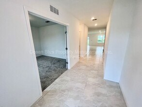 9510 Summers Cay Cir in Thonotosassa, FL - Building Photo - Building Photo
