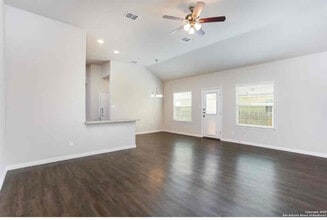 539 Grayson Ln in Seguin, TX - Building Photo - Building Photo