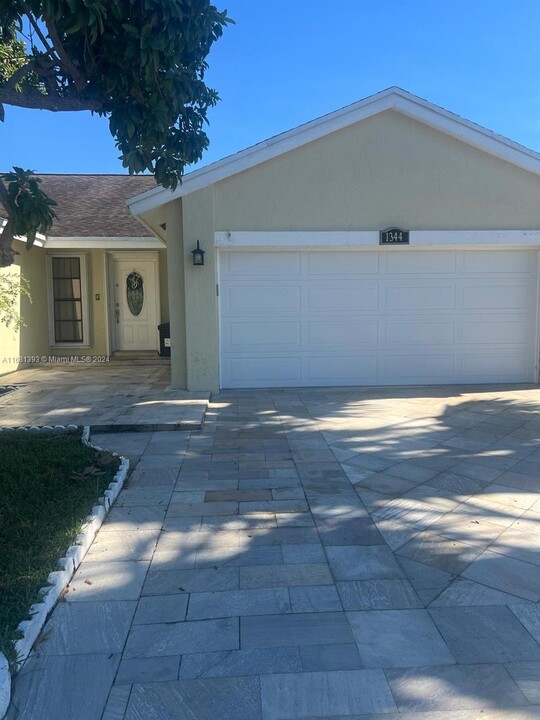 1344 SW 151st Terrace in Sunrise, FL - Building Photo