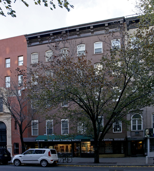 225 W 14th St in New York, NY - Foto de edificio - Building Photo