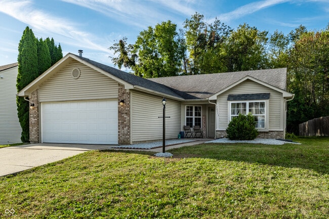 10513 Blue Springs Ln in Fishers, IN - Building Photo - Building Photo