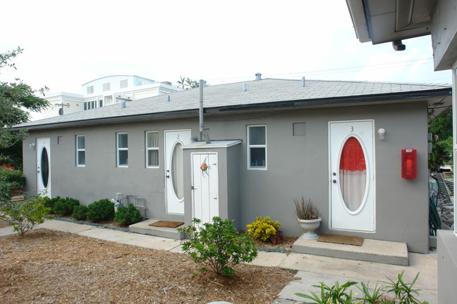 16 S H St in Lake Worth, FL - Foto de edificio - Building Photo