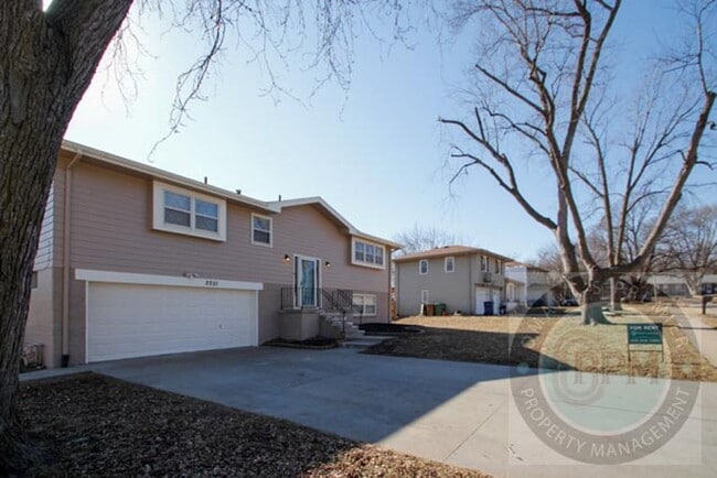 2201 Thomas Dr in Bellevue, NE - Building Photo - Building Photo