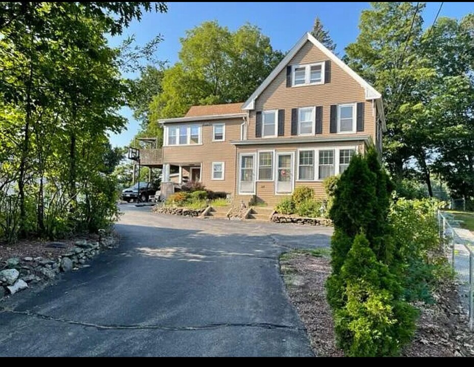 39 Smith St, Unit 2nd floor in Fitchburg, MA - Building Photo