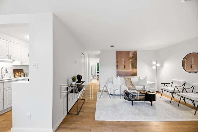 12107 NE Bel Red Rd in Bellevue, WA - Building Photo - Building Photo