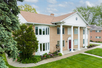 Ottawa Hills in Toledo, OH - Foto de edificio - Primary Photo