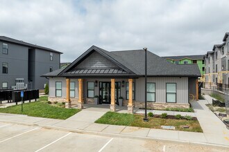 Hearthstone at Autumn Hollow in Wentzville, MO - Foto de edificio - Building Photo