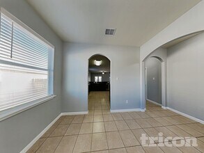 417 Sapphire Ln in Jarrell, TX - Foto de edificio - Building Photo