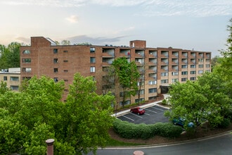 Thoreau Place Condominiums in Reston, VA - Building Photo - Building Photo