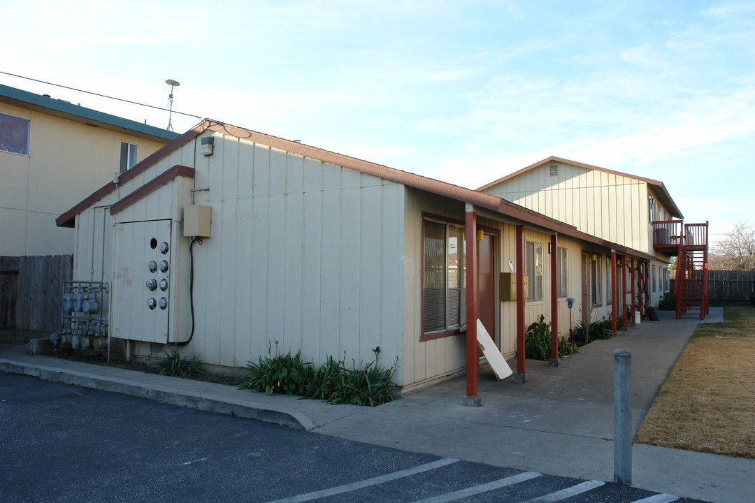 1054 E Laurel Dr in Salinas, CA - Building Photo