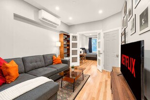 31 Granby St, Unit SI ID1403772P in Toronto, ON - Building Photo