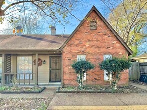 2065 Goldbrier Ln in Memphis, TN - Building Photo - Building Photo