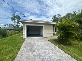 352 Justice Ave in Lehigh Acres, FL - Building Photo