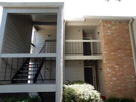 17401 Red Oak Dr in Houston, TX - Building Photo