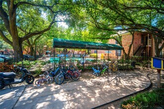 2255 Braeswood Park Dr in Houston, TX - Building Photo - Building Photo