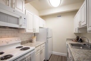 Harvard Square in Dallas, TX - Building Photo