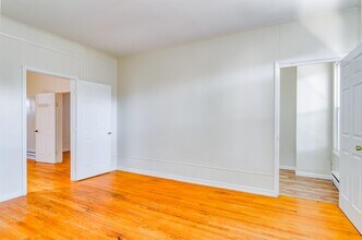 256 CLINTON Ave in Jersey City, NJ - Building Photo - Building Photo