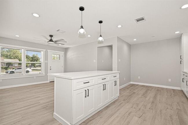 10531 Royal Oaks Dr in Houston, TX - Foto de edificio - Building Photo