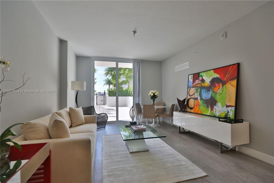 2000 Salzedo St in Coral Gables, FL - Building Photo