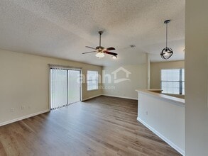 3747 Alcove Dr in Middleburg, FL - Foto de edificio - Building Photo