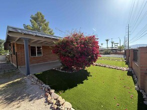 6899 E Broadway Blvd in Tucson, AZ - Building Photo - Building Photo