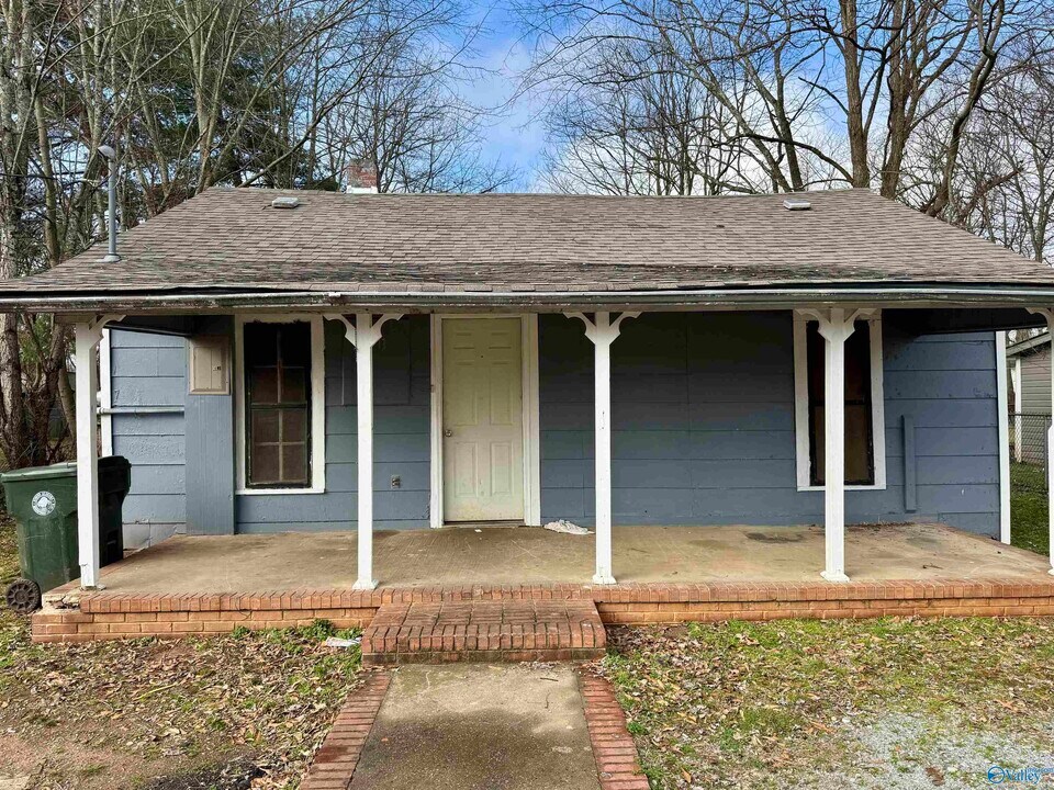 1311 Wheeler St in Athens, AL - Building Photo