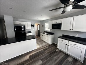 673 Tallkron Dr in Akron, OH - Building Photo - Building Photo